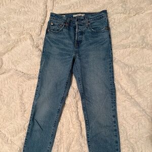 Levi Wedgie Ankle Jeans